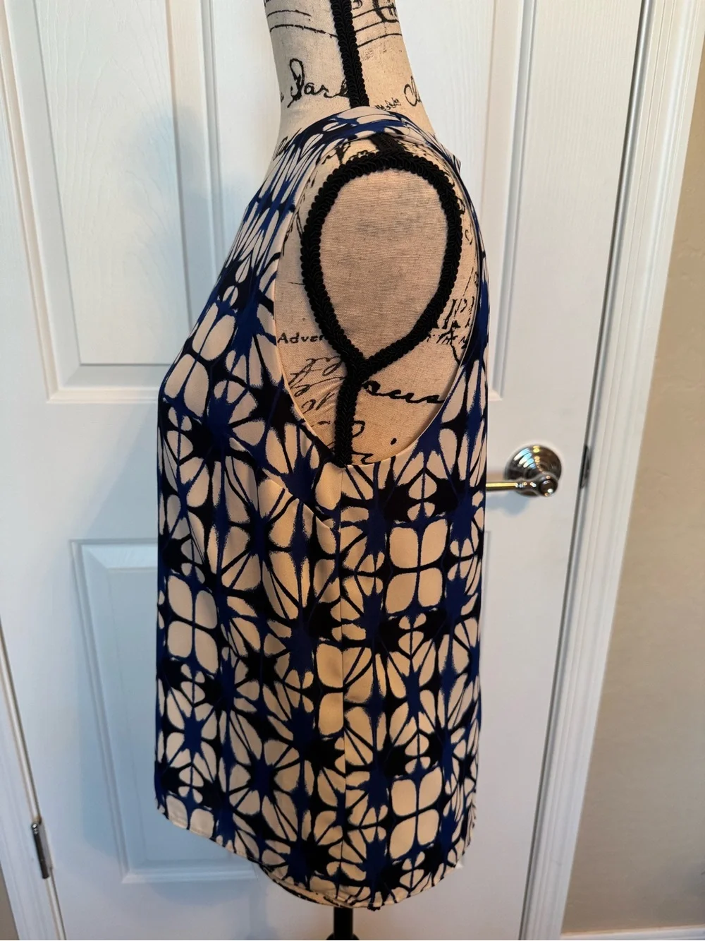 Banana Republic Women’s Blue & White Geometric Print Sleeveless Blouse Small
